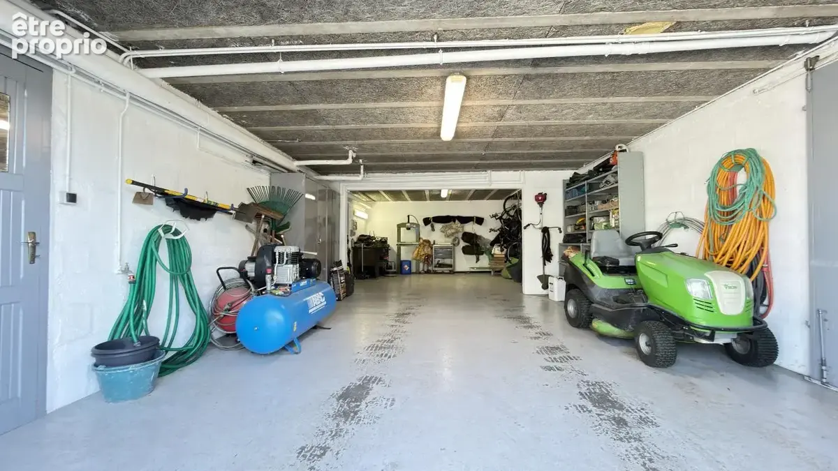 Maison 230 m²  8 pièces  Sous-sol  Garage  Terrain 2043 m² - photo 13