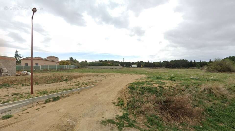 Terrain à LESPIGNAN