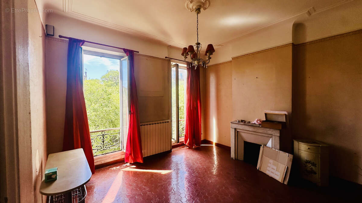 Appartement à MARSEILLE-5E