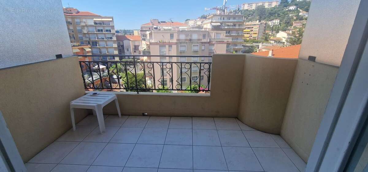 MENTON CENTRE – Grand 3 pièces traversant avec deux terrasses, cave et parking - photo 2