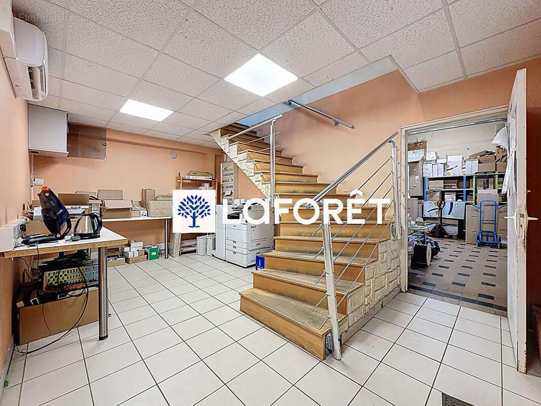 Commerce à NEUVILLE-SUR-SAONE