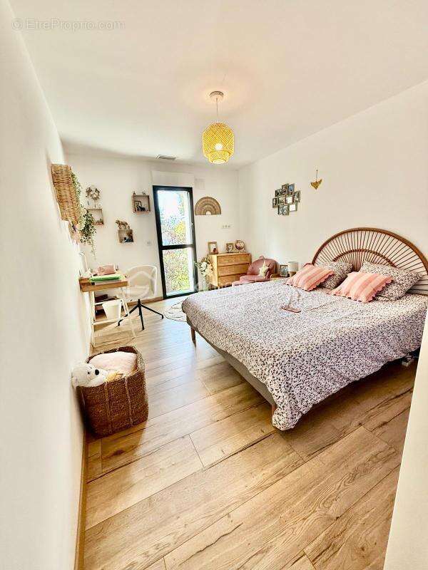 Magnifique propriété style loft de 293 m² sur un terrain de 1 360 m² à Lons - photo 11