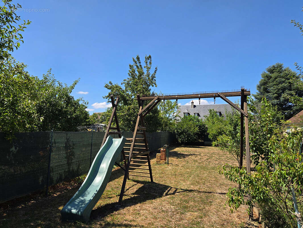 Maison à COULANS-SUR-GEE