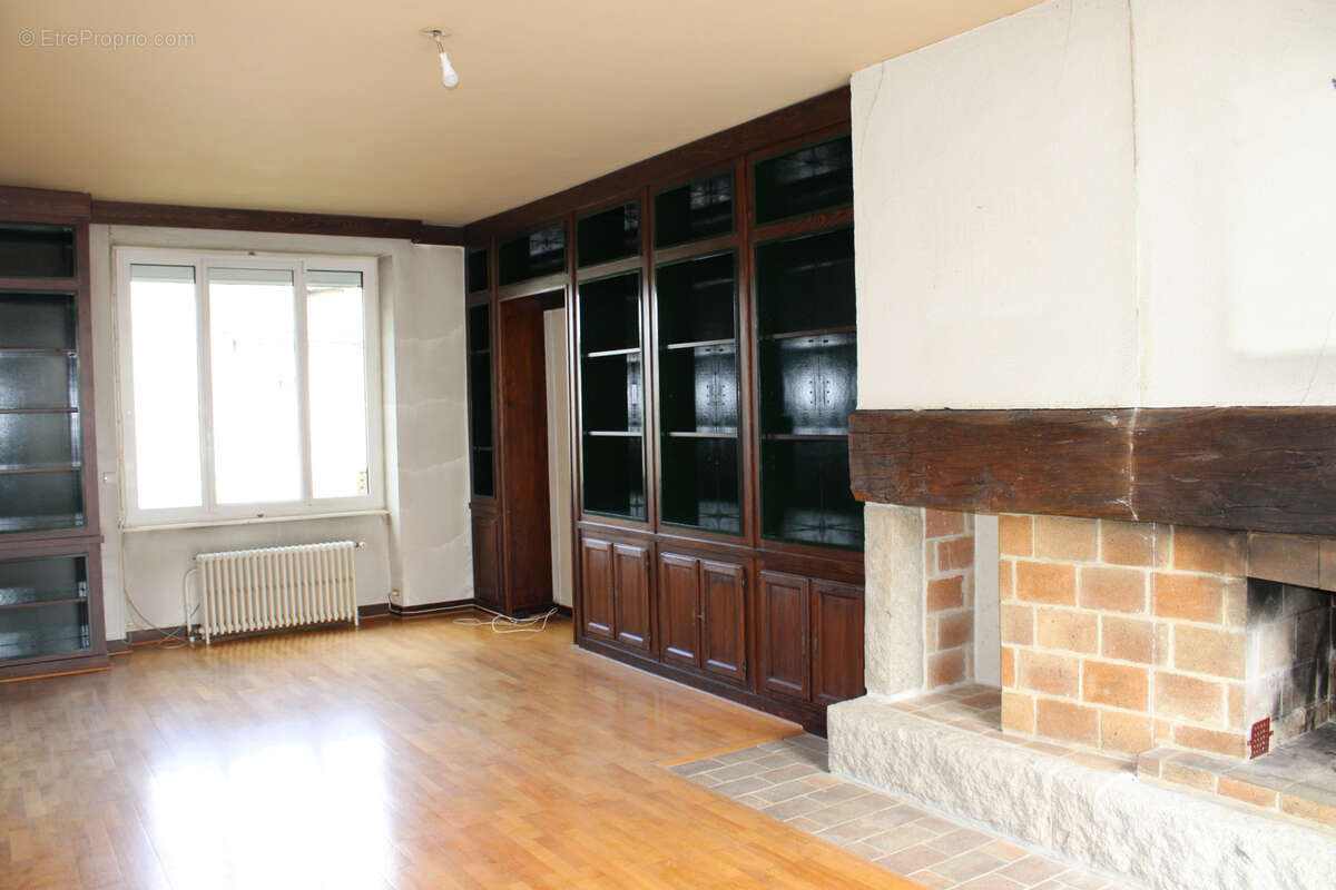Maison à RIOM-ES-MONTAGNES