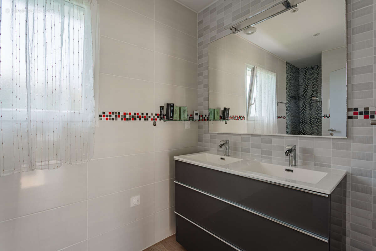 Maison à BEHASQUE-LAPISTE