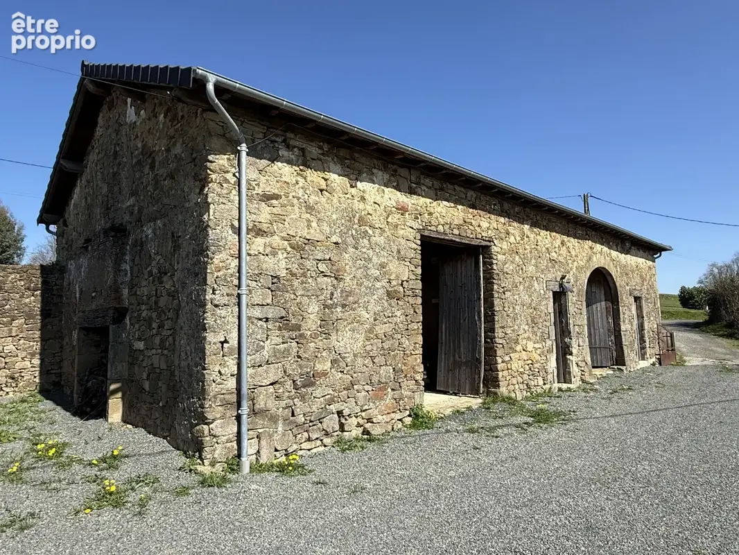 Propriete avec dependances et 11 ha de terrain - photo 27