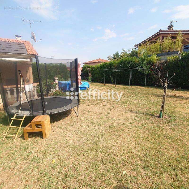 Maison 130 m² à Decines-Charpieu  - photo 11