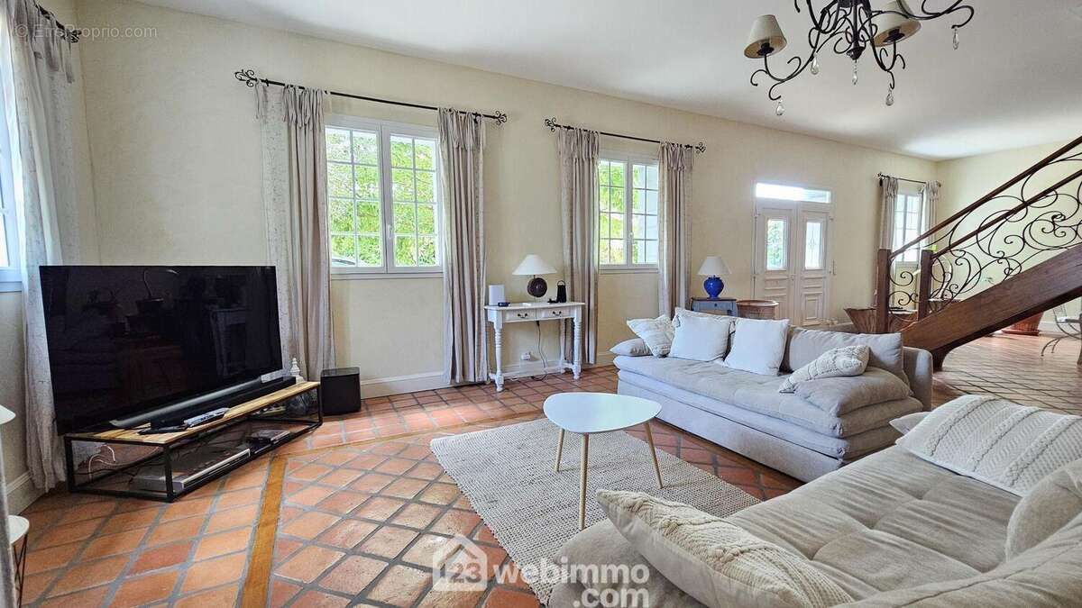 Maison 240 m² à Gayan  - photo 9