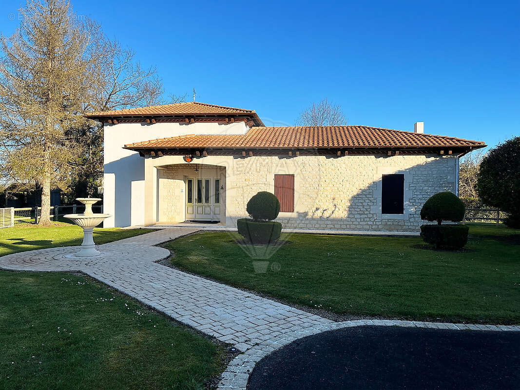 Maison à FONTCOUVERTE