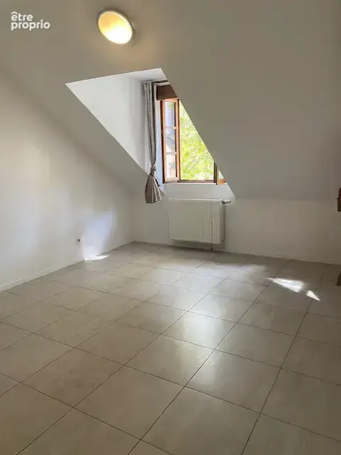 Au cœur du village, 3 P spacieux et mansardé de 68m2. - photo 5