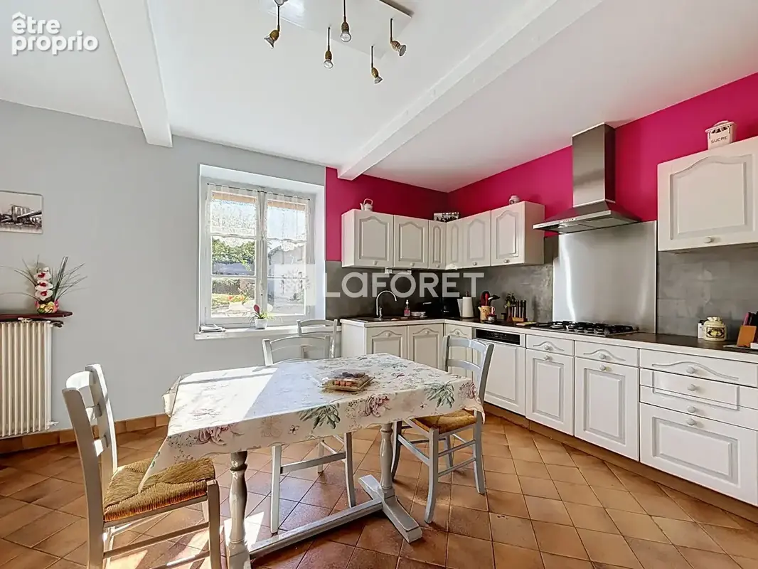Demeure FAMILIALE à vendre au coeur du village - 7 pièce(s) 265 m2 - photo 8