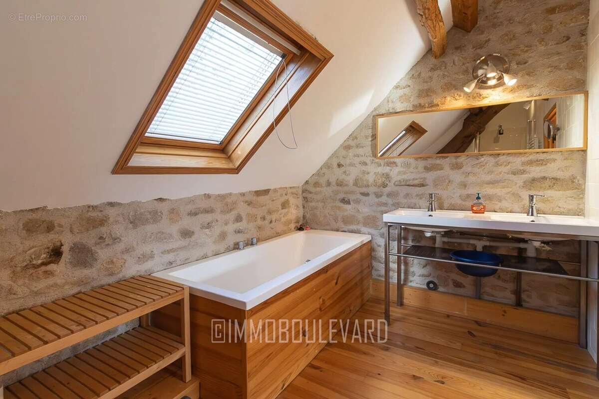 Maison à SAINT-SILVAIN-SOUS-TOULX