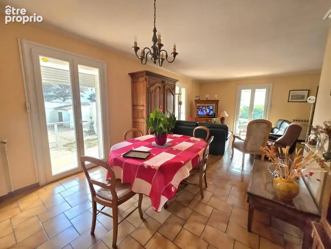 Maison familiale 127 m² avec piscine & grand terrain à Fos-sur-Mer – 4 Ch, Garage & Véranda - photo 7