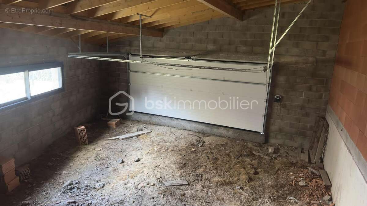 Maison à SALLES-CURAN