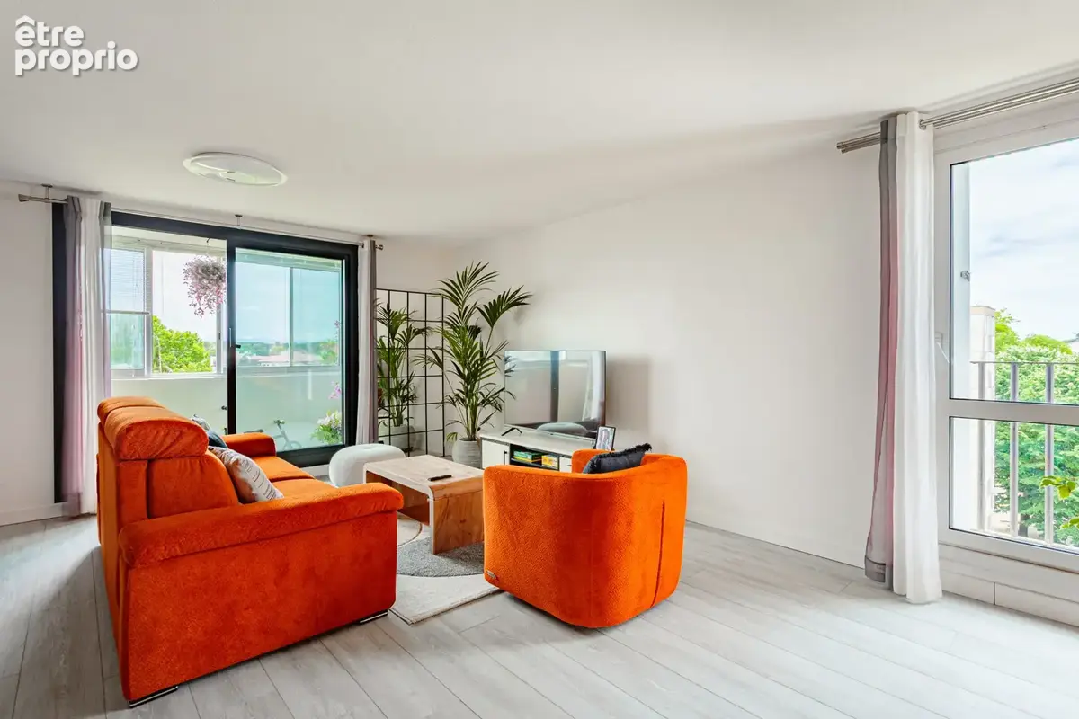 Anglet centre - Grand T3 - Dernier étage - photo 5