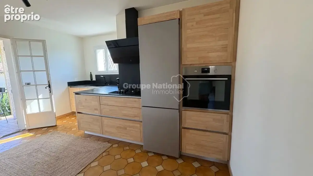 ROGNONAS Maison à vendre 4 chambres, jardin piscinable, grand garage ( possibilité 2 logement) - photo 2