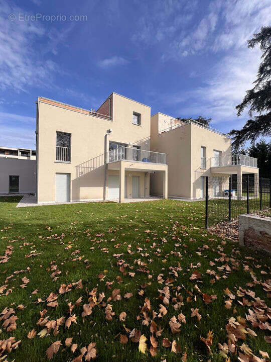 Appartement à VEAUCHE