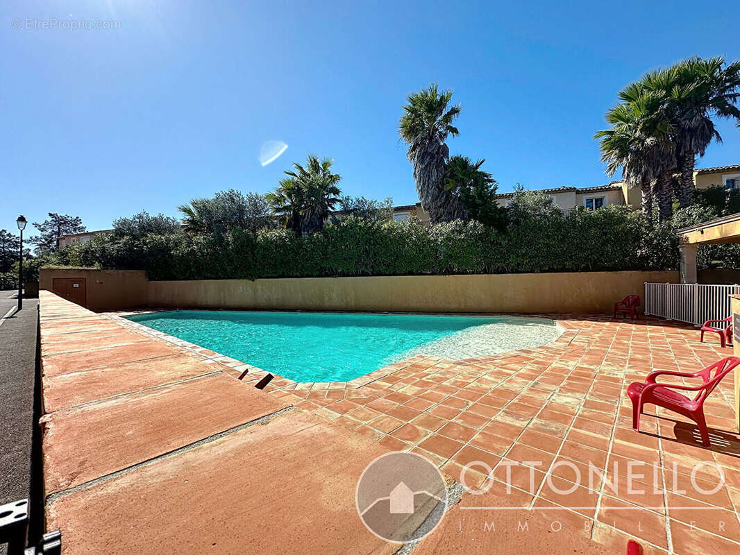 Maison à ROQUEBRUNE-SUR-ARGENS