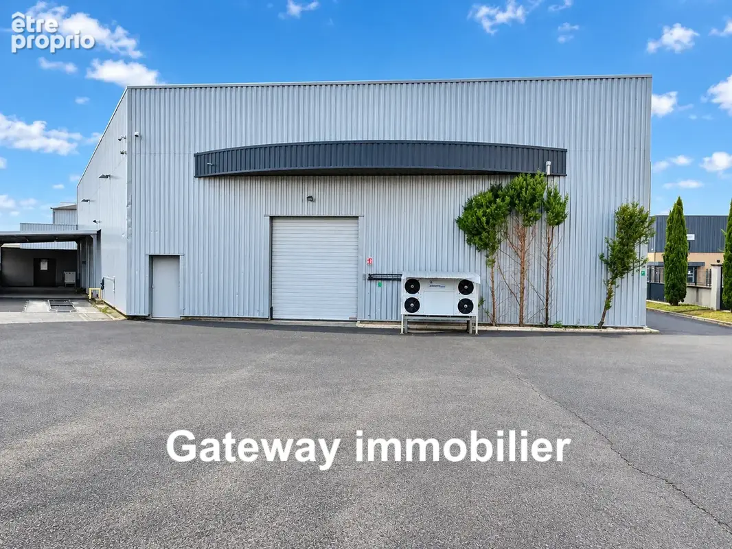 A vendre entrepôt de 950m2 à clermont-ferrand le brezet - photo 1