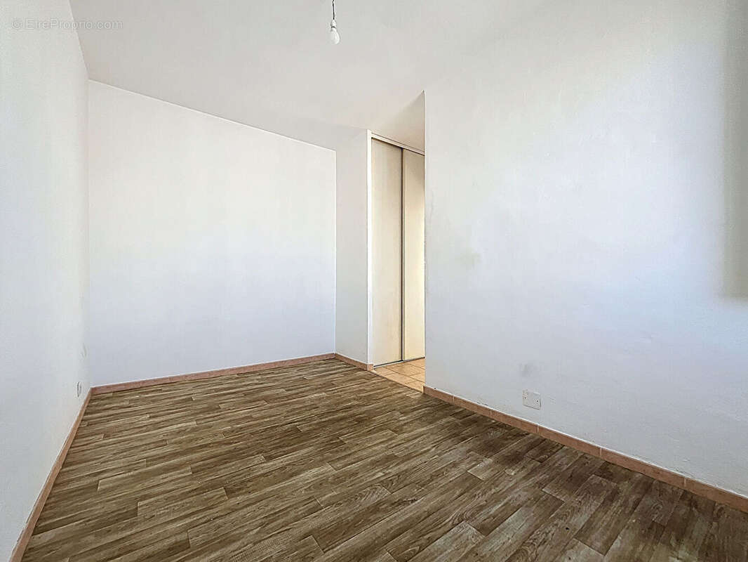 Appartement à MARSEILLE-4E
