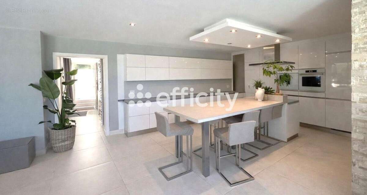 Maison 145 m² à Villeneuve-Loubet  - photo 5