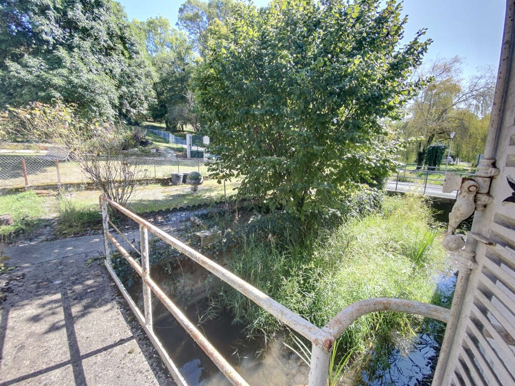 Maison à MANZAC-SUR-VERN