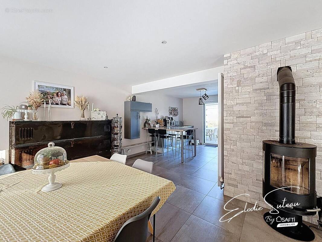 Photo 1 - Maison à BECON-LES-GRANITS