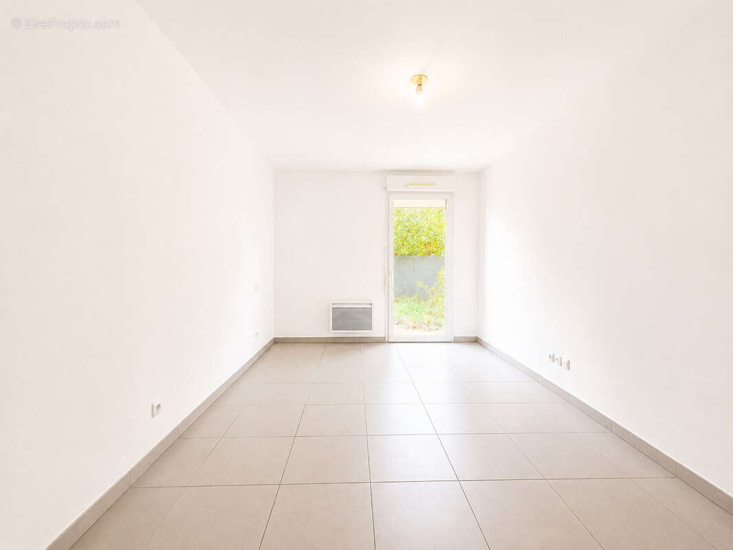 À VENDRE - T3 avec jardin 80 m2 et parking - photo 10