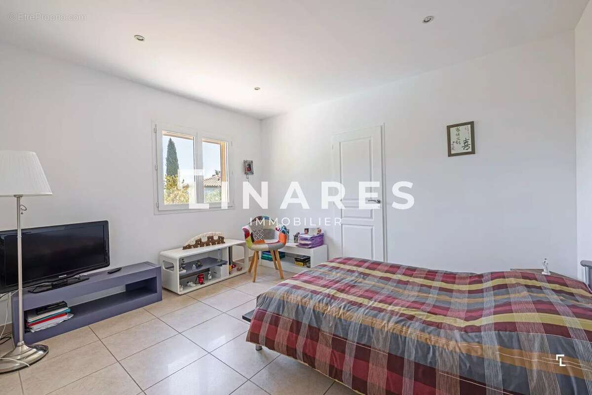 LA GRACIEUSE - Villa T4 de 165m² - Piscine - Parcelle 604m² - 13013 La Batarelle - photo 11