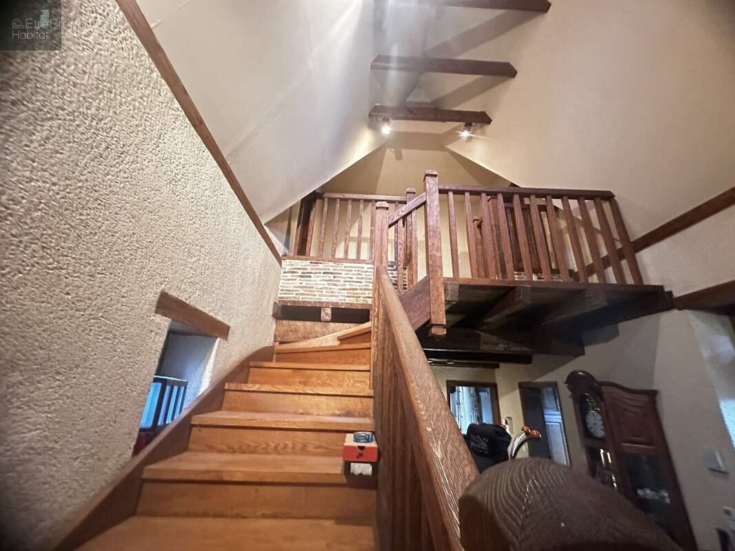 Maison à SAINT-ETIENNE-DE-MAURS