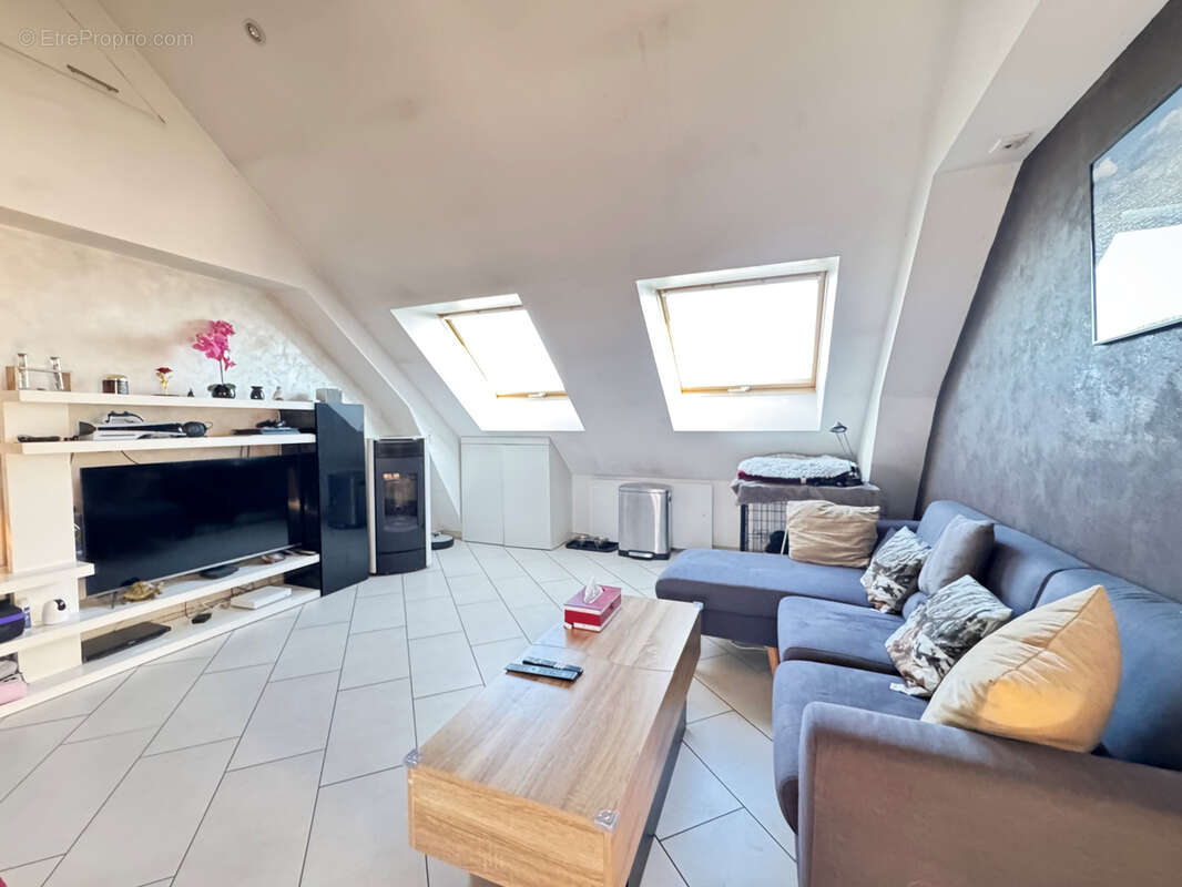 Appartement à MONTREUX-CHATEAU