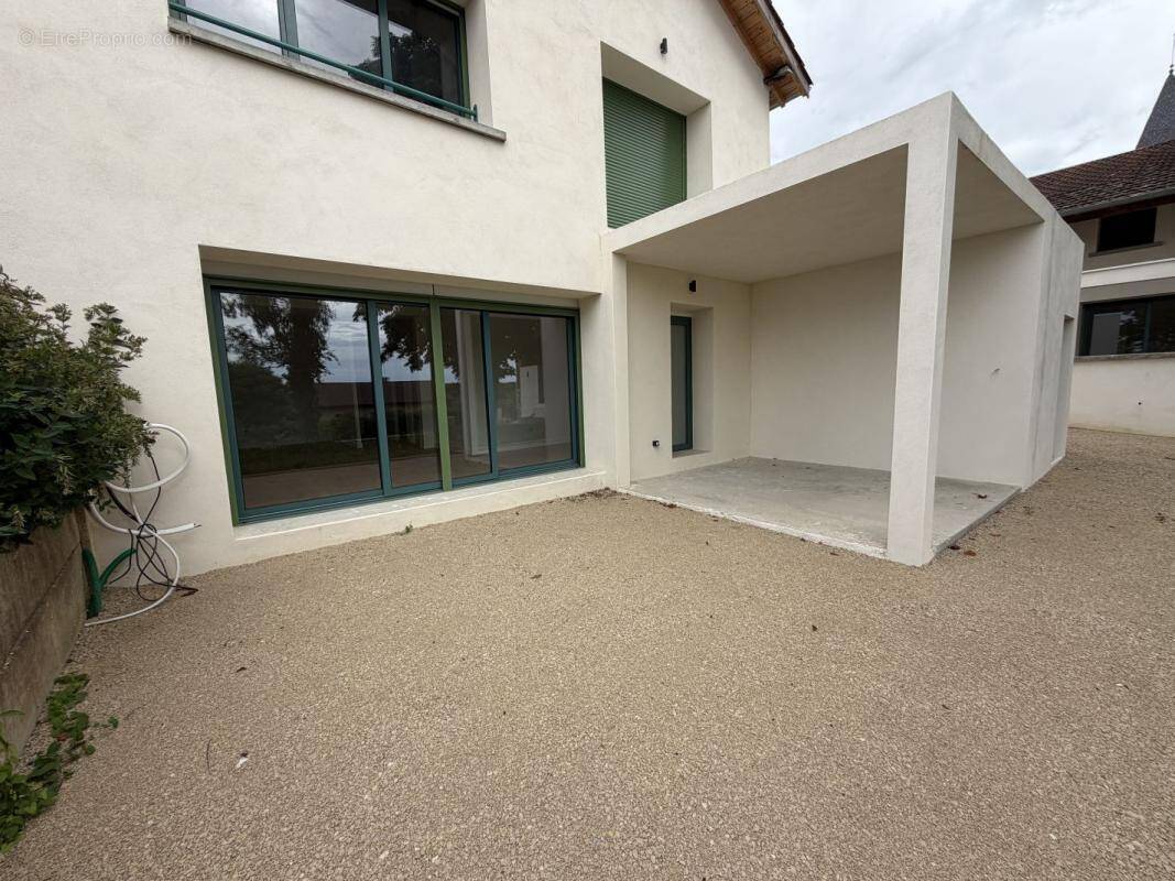 Appartement à SAINT-PAUL-DE-VARAX