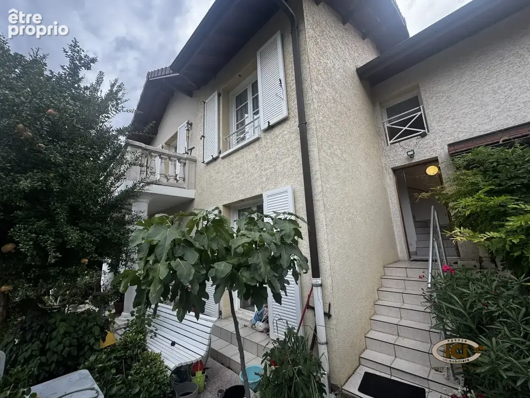 Maison 10 pièces 248 m² à vendre à Ambilly (74100) - photo 3