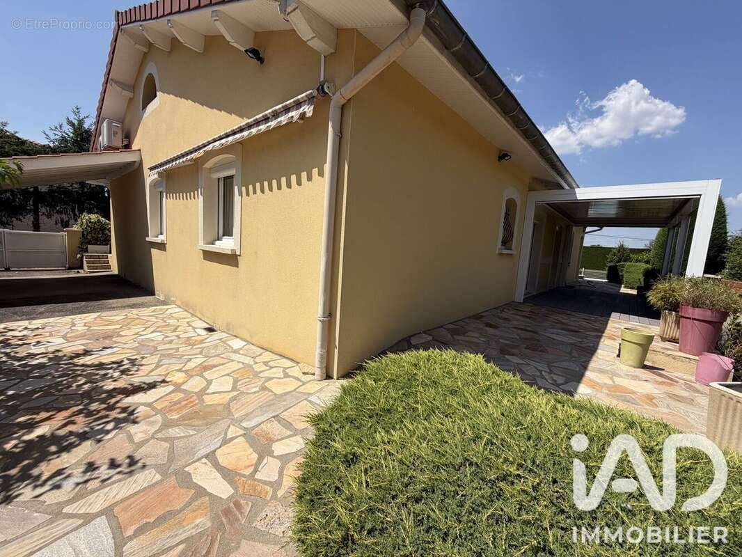 Maison 170 m² à Veauche  - photo 4
