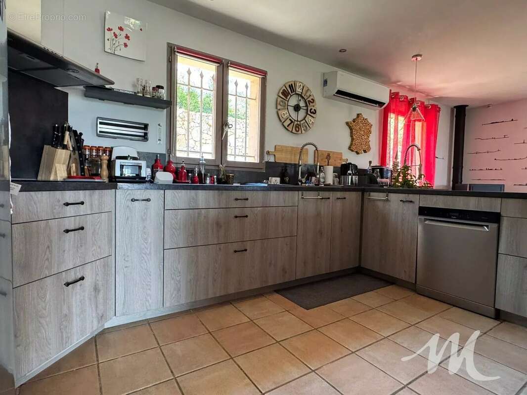 Grande maison de Charme à vendre  à Montmeyan avec Piscine, garage, abri voiture - photo 29