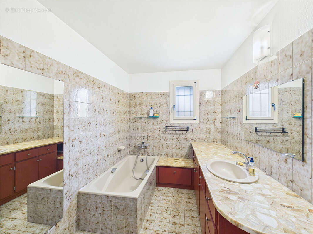 Maison à LIVRON-SUR-DROME