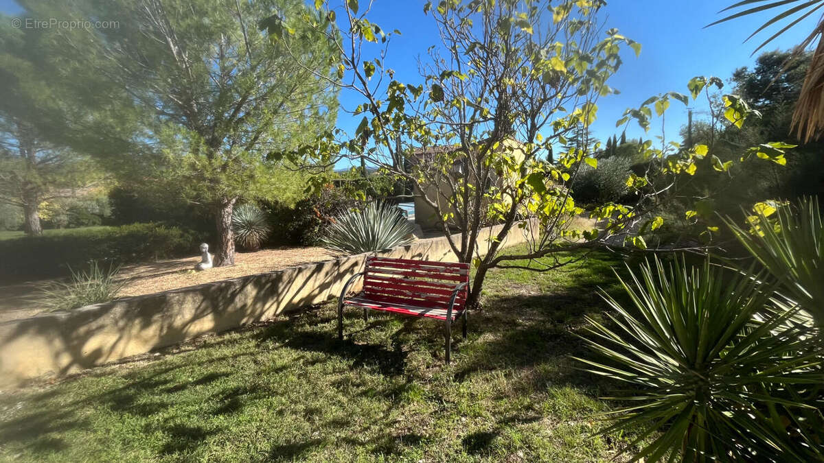 Maison à SAINT-SATURNIN-LES-APT
