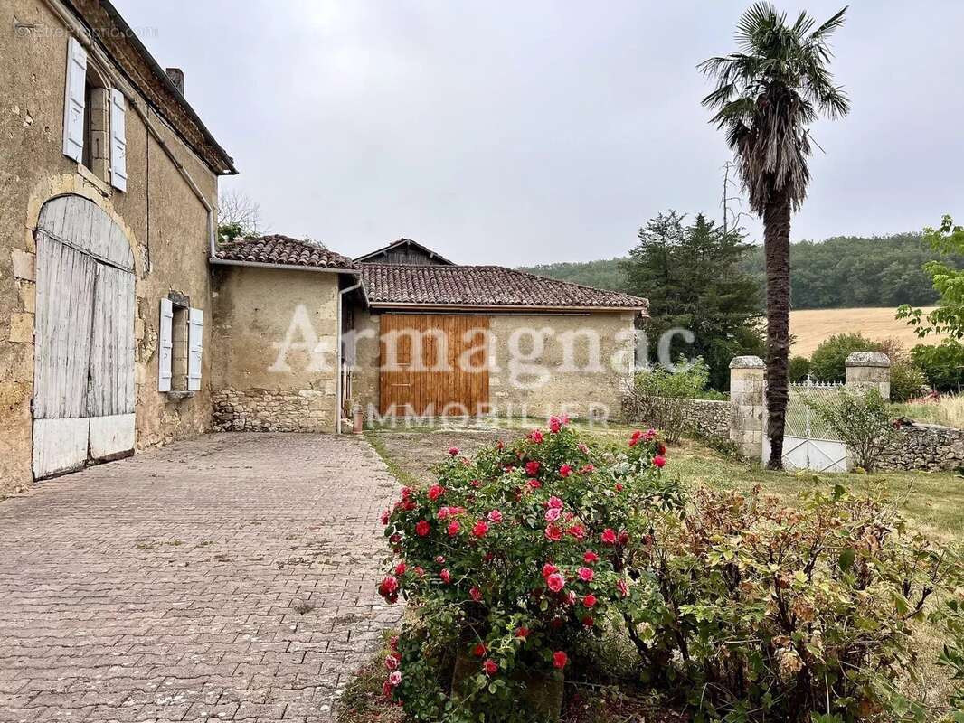 Maison en pierre avec dépendances à rénover - photo 14