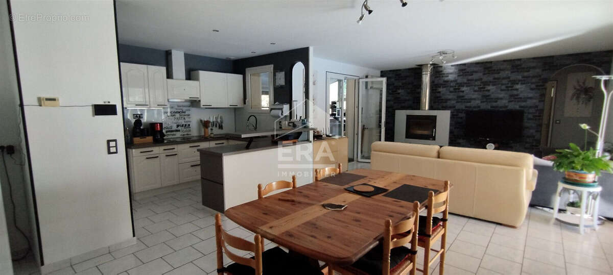 Maison à PORT-SAINTE-MARIE