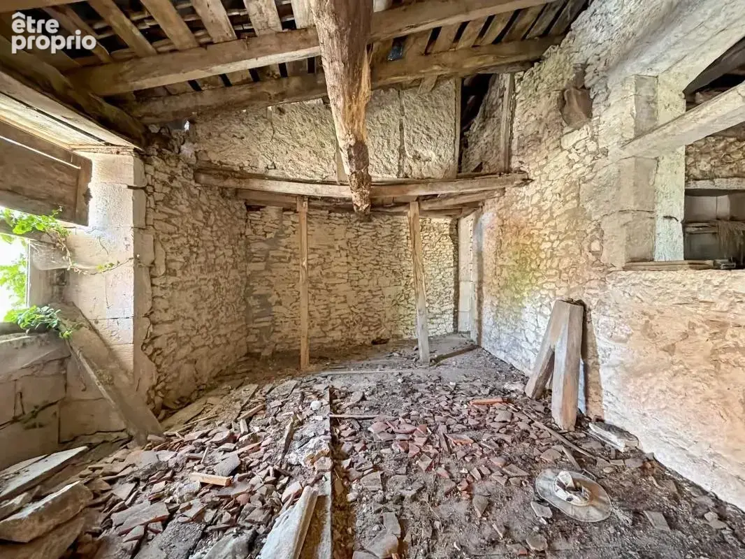  Authentique ancien chais en pierre à rénover – Charme et potentiel au cœur d’un hameau paisible - photo 4
