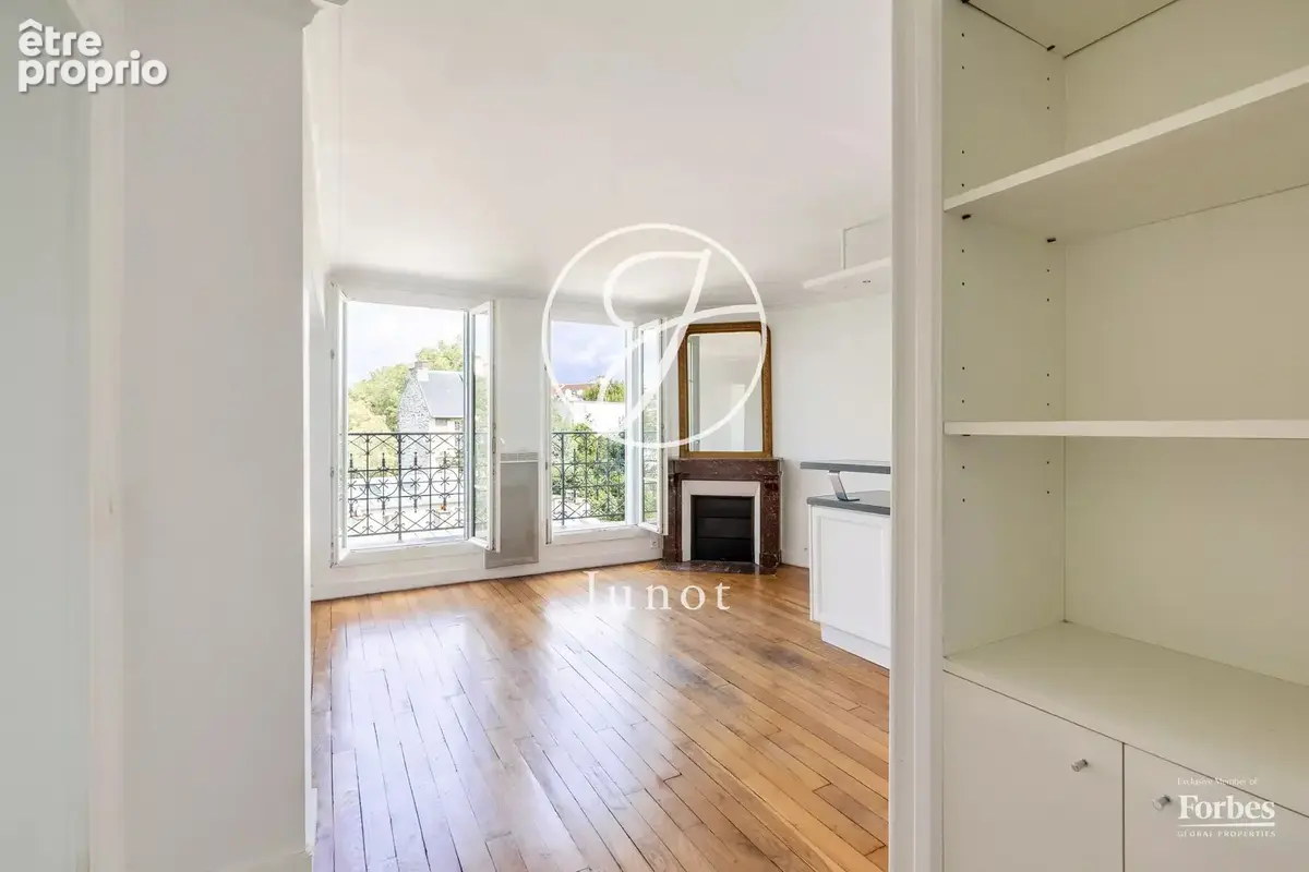 Paris 18e - MONTMARTRE / HAUT LEPIC - 2 pièces - 42,85m² Carrez - Balcon 4,37m² - Vues dégagées - photo 4