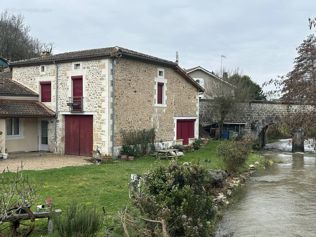 Maison à VITRAC-SAINT-VINCENT