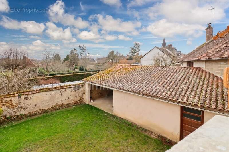 Maison à MAGNAC-LAVAL