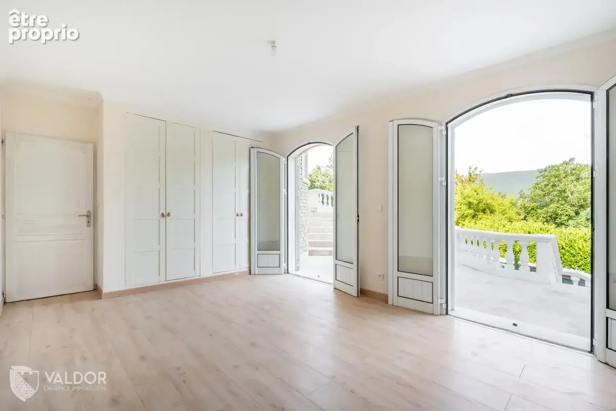 Maison 245 m² à Rochetaillee-Sur-Saone  - photo 4