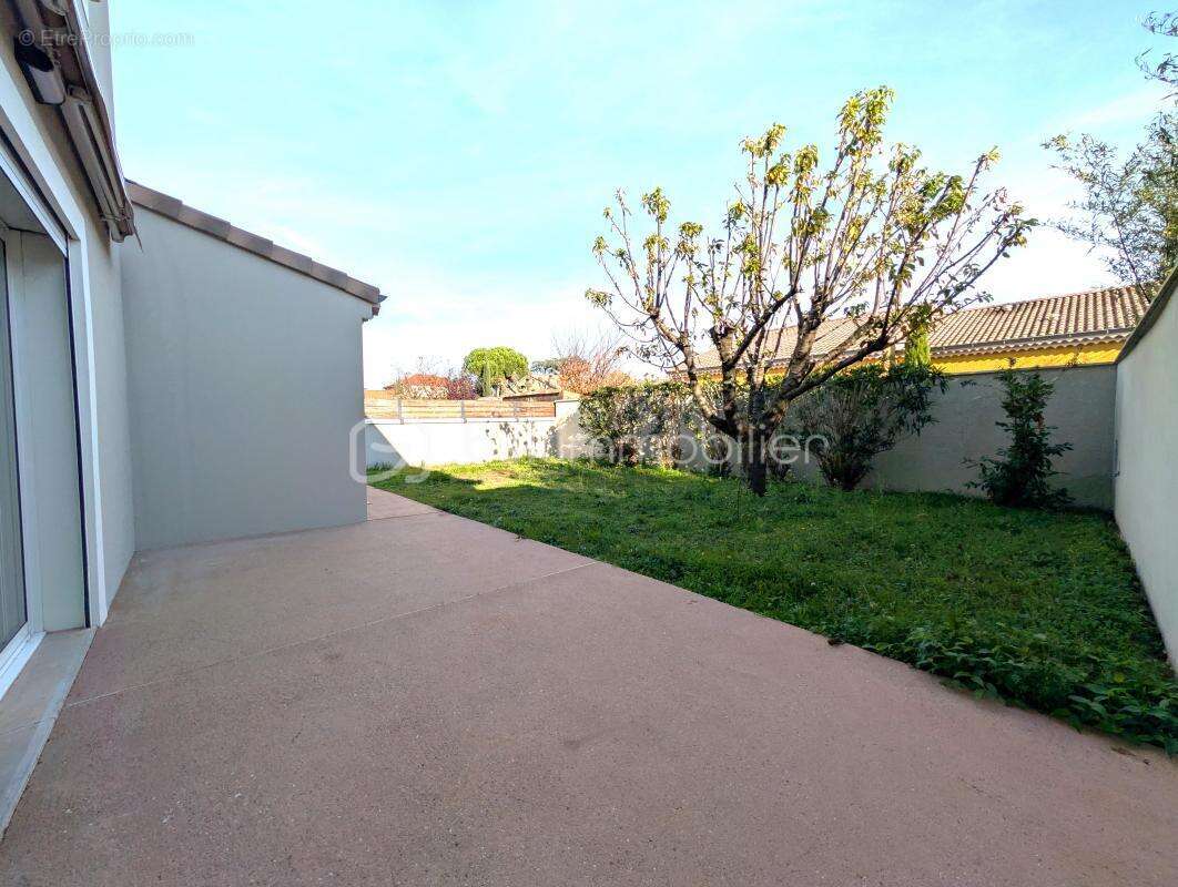 Maison à MONTELIMAR