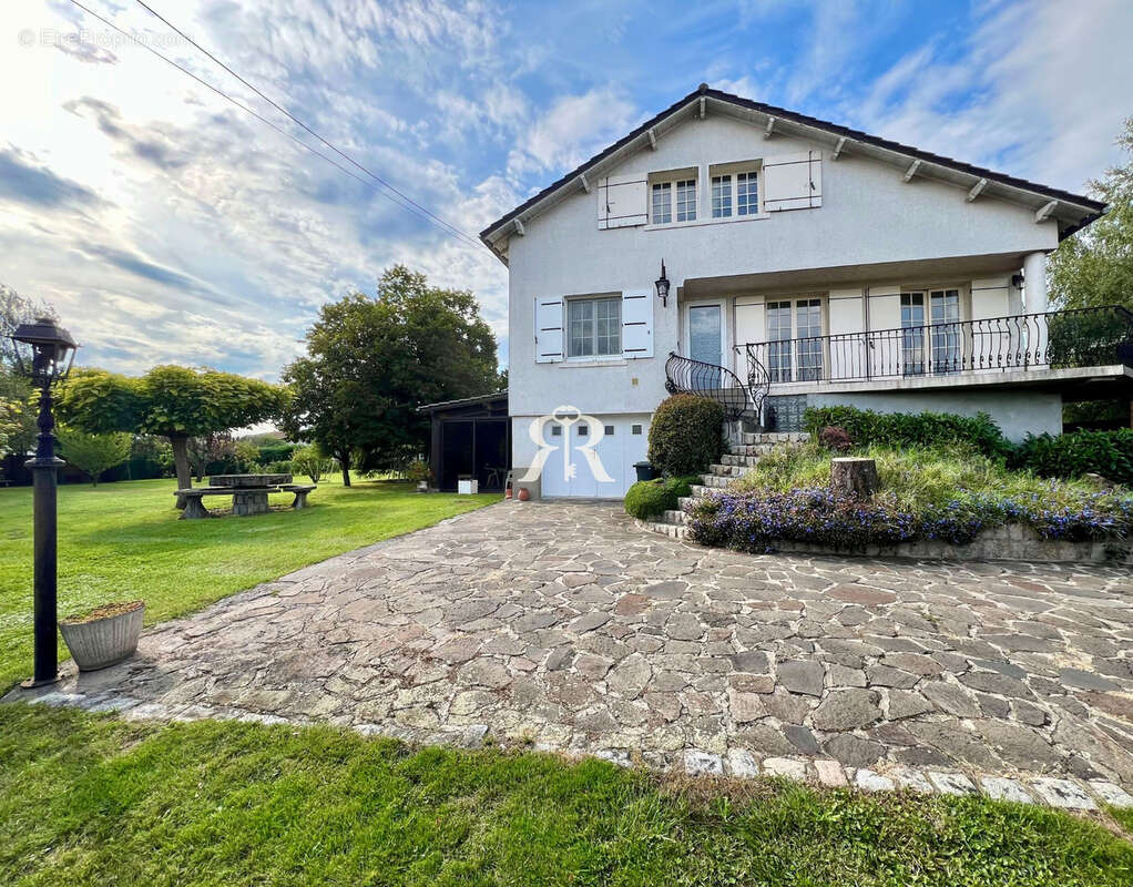 Maison à PONT-DU-CHATEAU