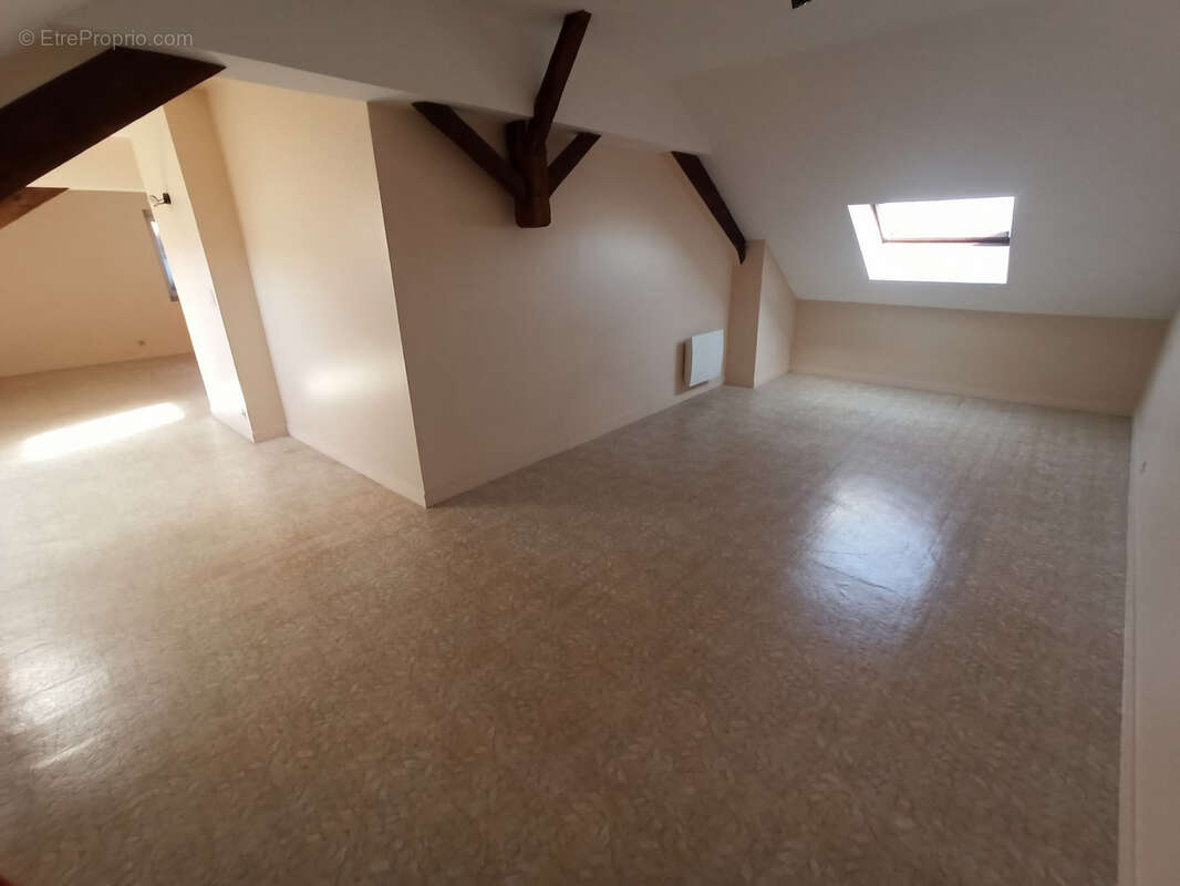 Commerce à AIXE-SUR-VIENNE