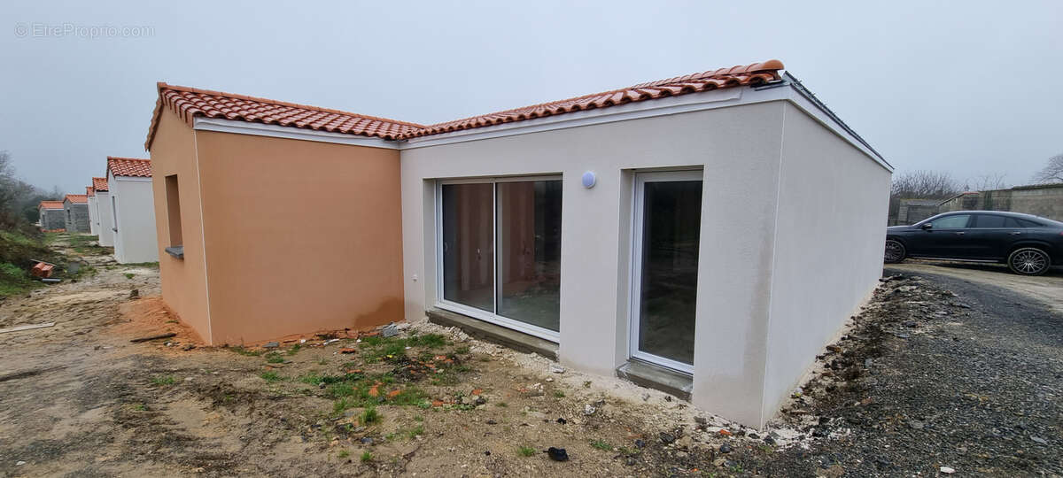 Maison à LE GIROUARD