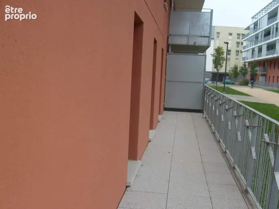 Grand T3 lumineux en rdj avec deux places de parking - photo 2