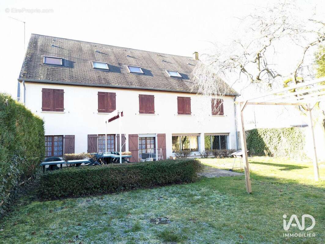 Photo 4 - Commerce à NEUVILLE-SUR-SARTHE